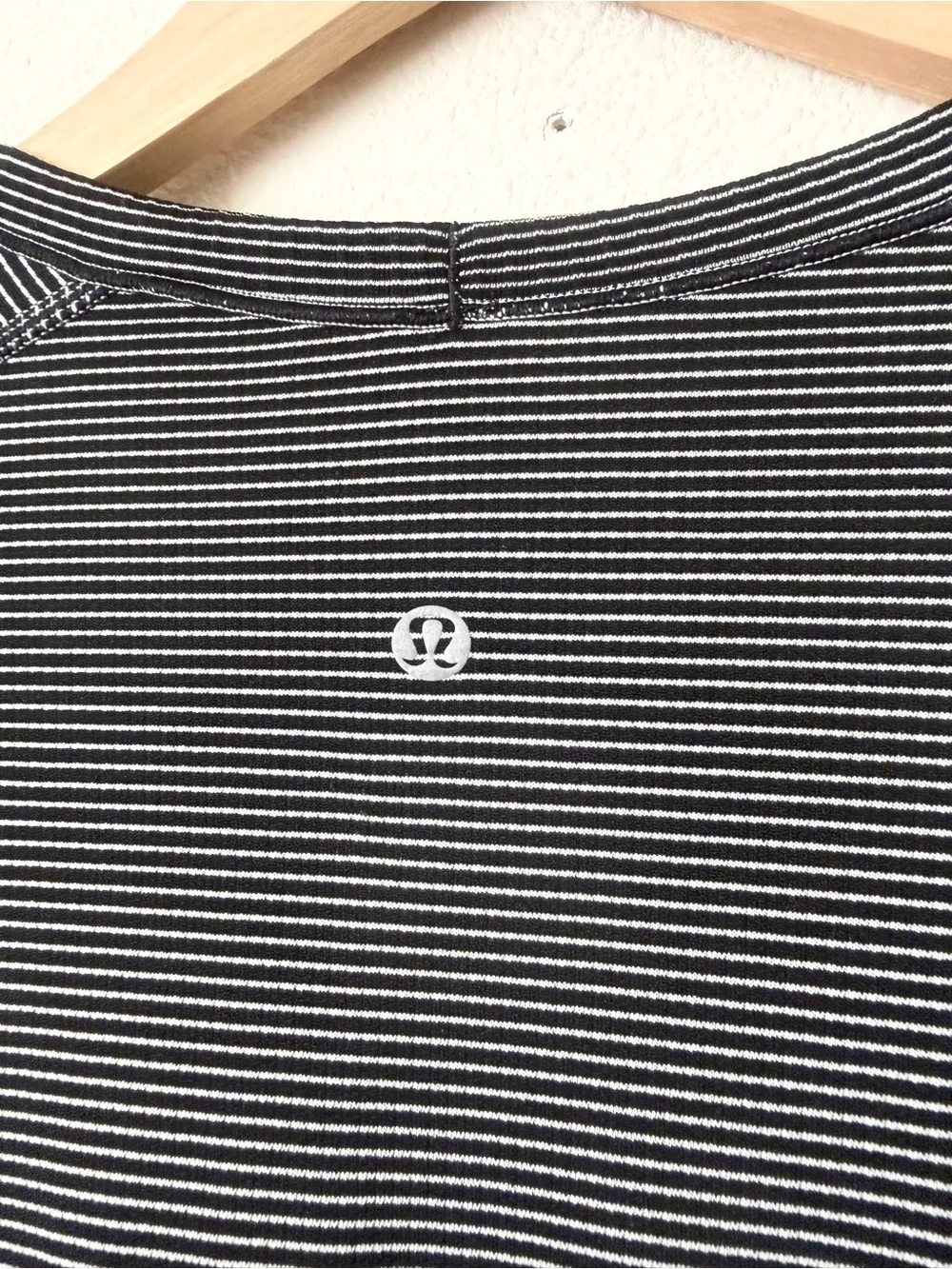 Lululemon SIZE 10 Swiftly Tech black & white striped long sleeve seamless top